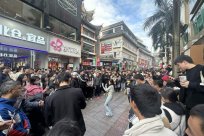 Shenzhen East Gate ＂Live Street＂ Net Red Gathering Each shows magical powers